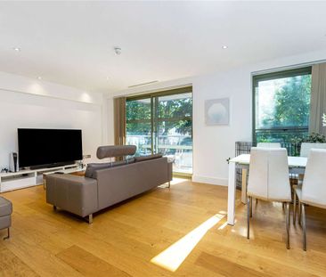 A modern, second floor, two double bedroom apartment in this popula... - Photo 2