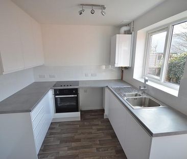 2 bedroom terraced house to rent - Photo 2