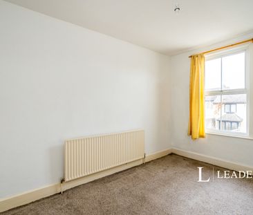 2 bedroom house to rent Wood Street, PO21 - Photo 3