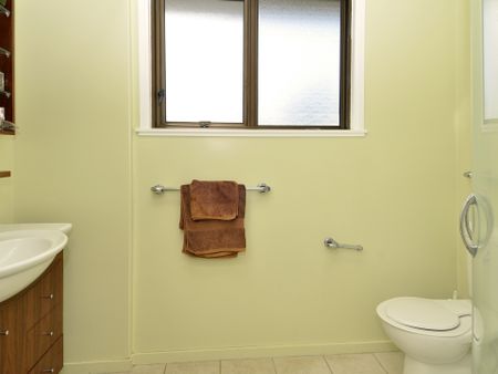 Perfect for a small family - 2 Bedrooms Plus 2 room Utility - Great storage - Photo 3