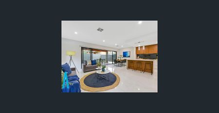 Refreshing & Modern Home in Quite suburb!! - Photo 2