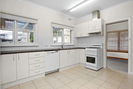 26 Heathfield Rise, Box Hill North. - Photo 5