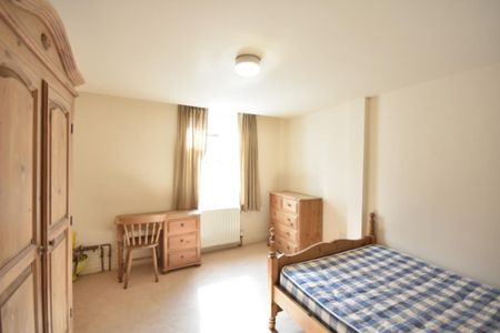 4 bedroom flat to rent - Photo 5