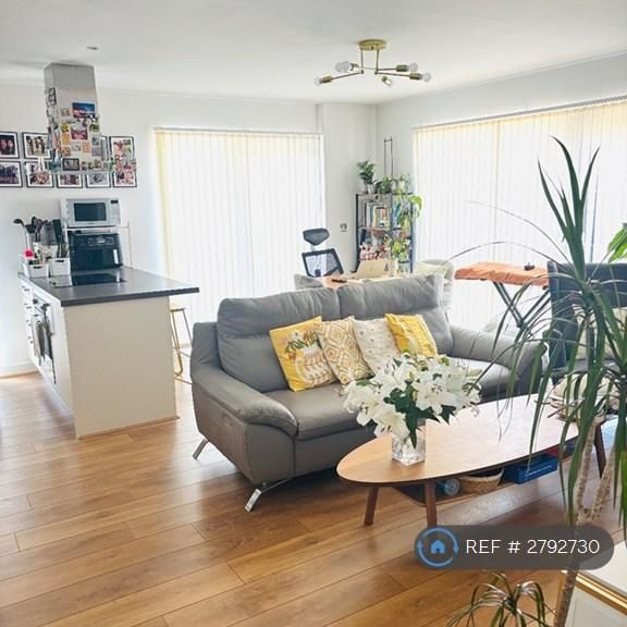 1 bedroom in a flat share to rent - Photo 1