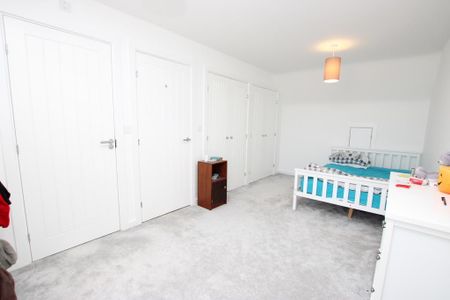 4 bedroom end of terrace house to rent - Photo 4