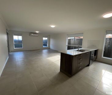 Spacious 4 Bedroom Family Home in Ideal Location! - Photo 6
