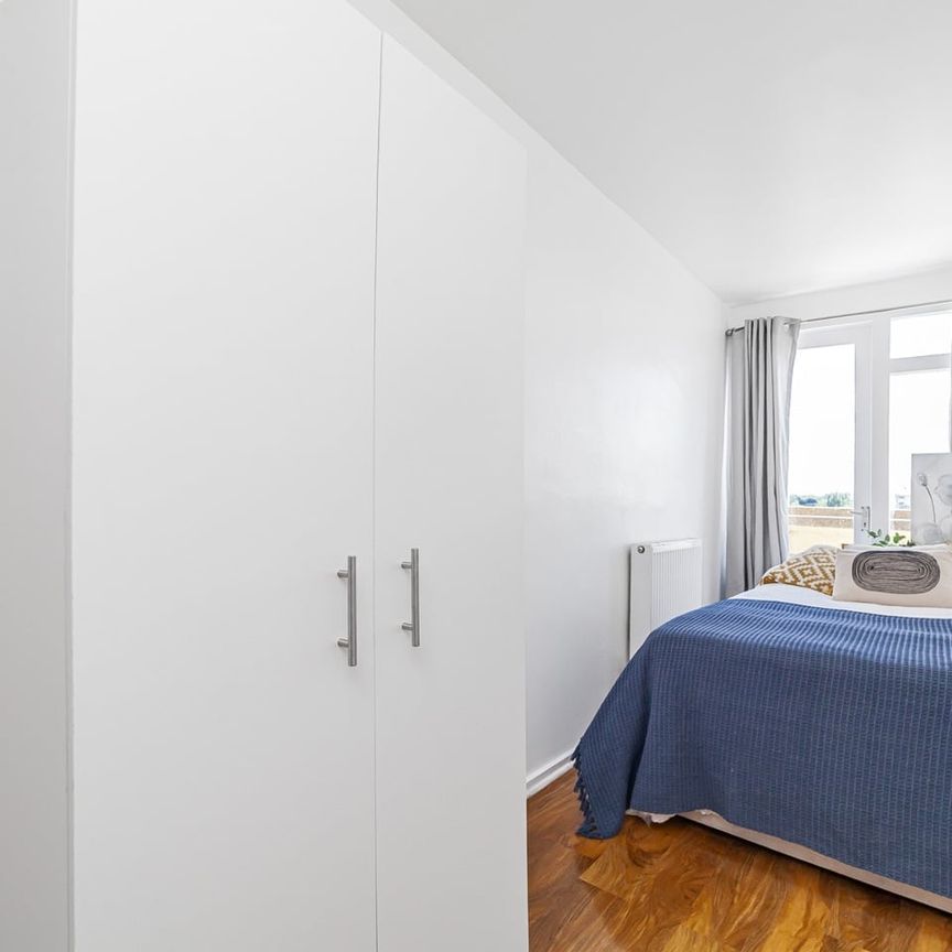 Room in a Shared Flat, Charcot House, SW15 - Photo 1