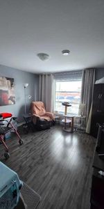 Beau grand condo 4 et demi a louer - Photo 3