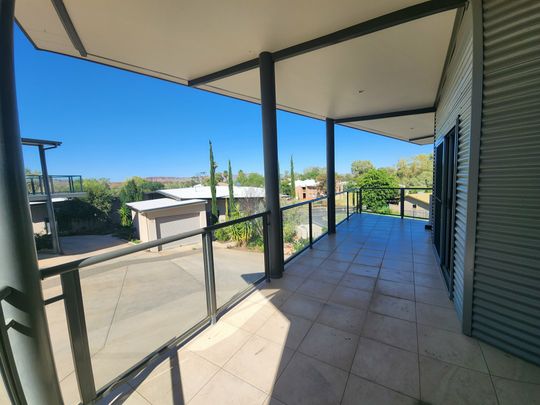 3 BEDROOM, 2 BATHROOM HOUSE IN SADADEEN WITH GREAT VIEWS - Photo 1