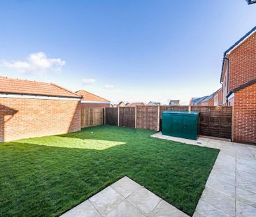 3 bedroom semi-detached house to rent - Photo 1