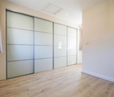 4 bedroom semi-detached house to rent - Photo 2