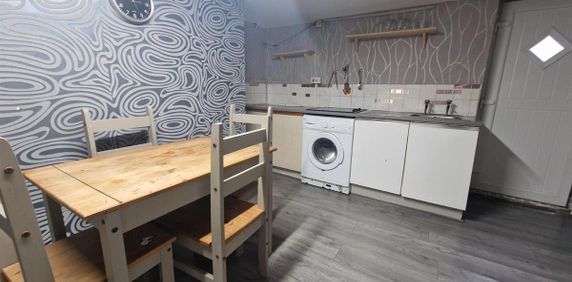 Woodview Grove, Holbeck, Leeds - Photo 2