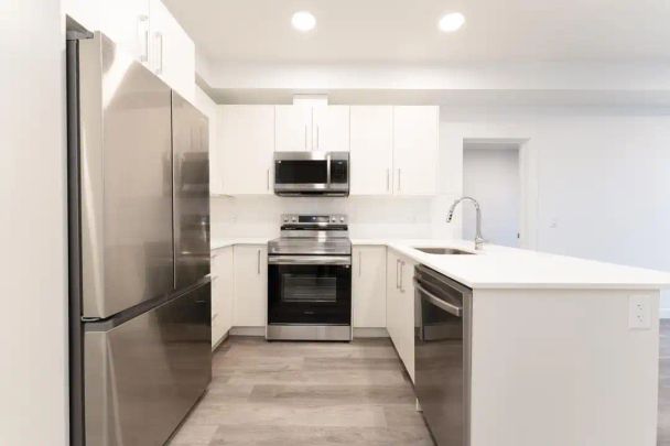 Glenmore Place — 2 bedroom + 2 bathroom with balcony - Photo 1