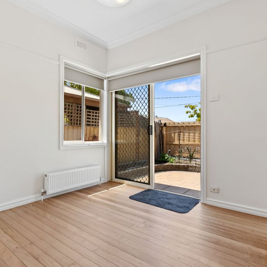 Stylish & Modern 3-Bedroom Home in the Heart of Werribee - Photo 1