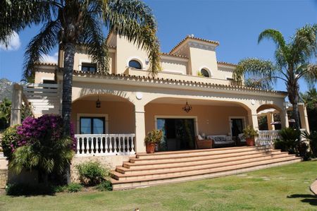 House in Sierra Blanca, Costa del Sol - Photo 4