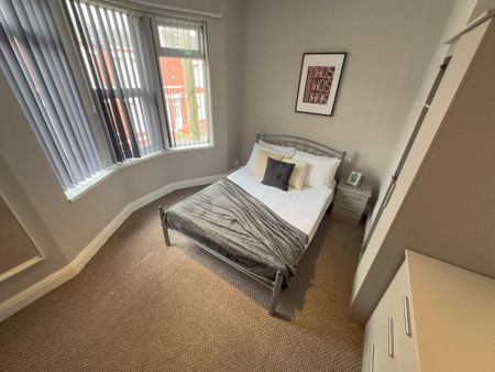4 bedroom terraced house to rent - Photo 3