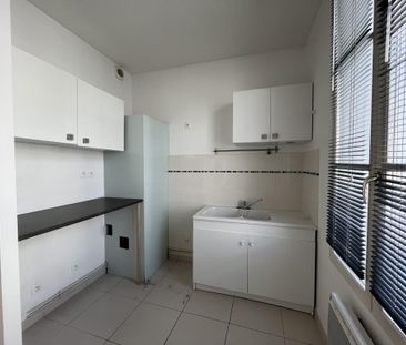 Location Appartement 2 pièces 45m² NIORT 79000 - Photo 3
