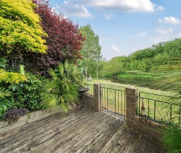 3 bedroom end of terrace house to rent - Photo 2