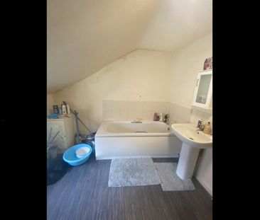 3 bedroom flat to rent - Photo 5