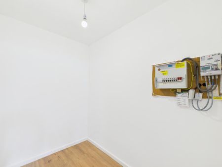 3 bedroom flat to rent - Photo 3