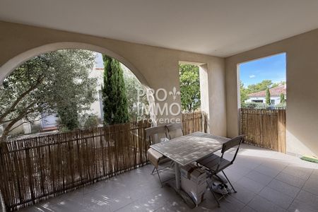 A LOUER MALLEMORT (13370) GOLF DE PONT ROYAL APPARTEMENT TYP - Photo 4