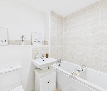 Wintergate Road, Longford, Gloucester - Photo 1