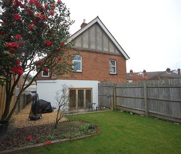 3 bed house to rent in Parkstone Avenue, Penn Hill, BH14 - Photo 2