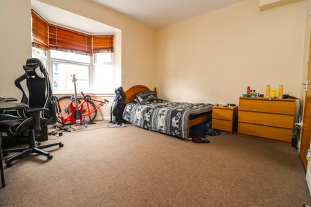 4 bedroom apartment to rent - Photo 3