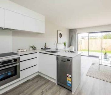 Modern & Spacious Living - Photo 3