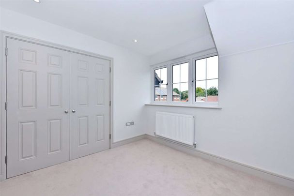 A modern two bedroom home by Millgate Homes in a bespoke private development in sought after Maidens Green. - Photo 1