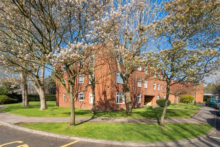 2 bed apartment to rent in Warwick Road, Solihull, B92 - Photo 2
