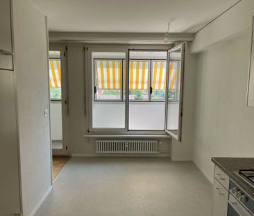 Charmante 3-Zimmerwohnung mit Loggia und atemberaubendem Blick über Allschwil - Photo 1