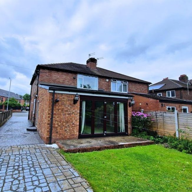 Park Road, Cheadle - Photo 1