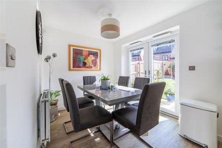 3 bedroom semi-detached house to rent - Photo 3