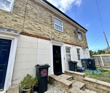 2 bedroom terraced house to rent - Photo 4