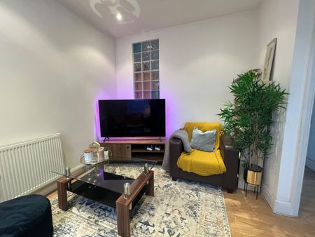 1 Bed Flat, Heather Gardens, NW11 - Photo 2