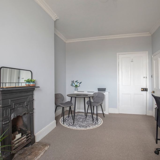 Wellington Square, Cheltenham GL50 4JU - Photo 1