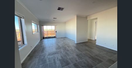 Brand New 4 bedroom house in Truganina - Solar panels installed !!! - Photo 4