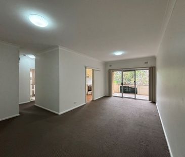 Well-appointed two-bedroom, double garage apartment! - Photo 1