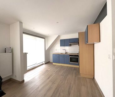 Lichtrijk appartement met 2 slaapkamers in het centrum van Torhout - Photo 3