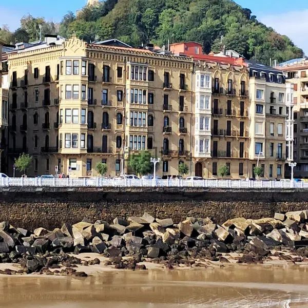 Alquiler de piso en Parte Vieja - Photo 1