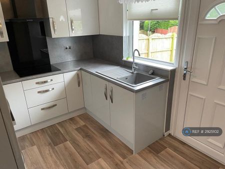 2 bedroom semi-detached house to rent - Photo 5