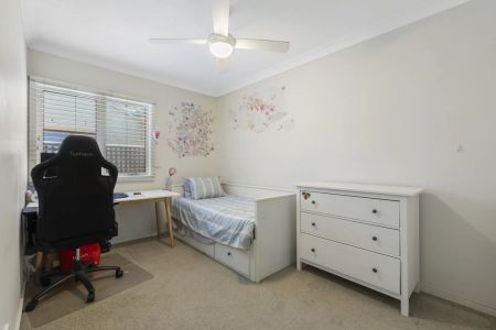 Two-story Townhouse In Ideal Location - Photo 3