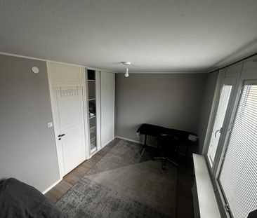 Loftvägen, Skogås - Photo 2