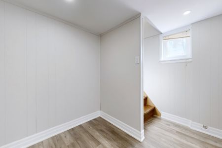 For Lease - 438 Centre Street, Richmond Hill, Ontario - Photo 2