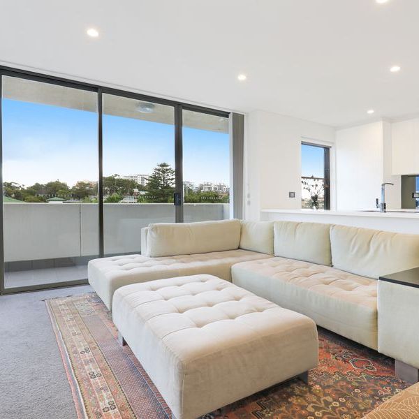 Modern Fully Furnished 2 bedroom Apartment - Photo 1