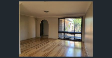 Spacious Three Bedroom House with Air Conditioning and Inground Pool - Photo 2