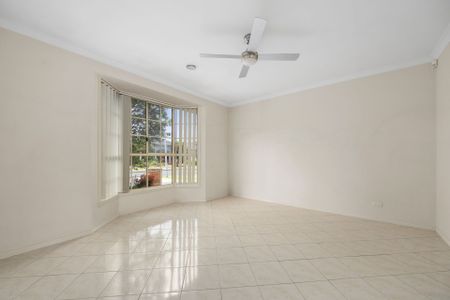 More Like a House Than a Unit - Spacious, Light-Filled Living in a Prime Location - Photo 2