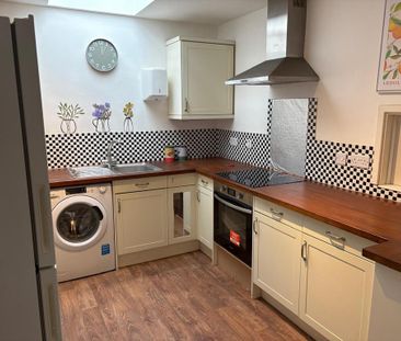 2 bedroom flat to rent - Photo 2