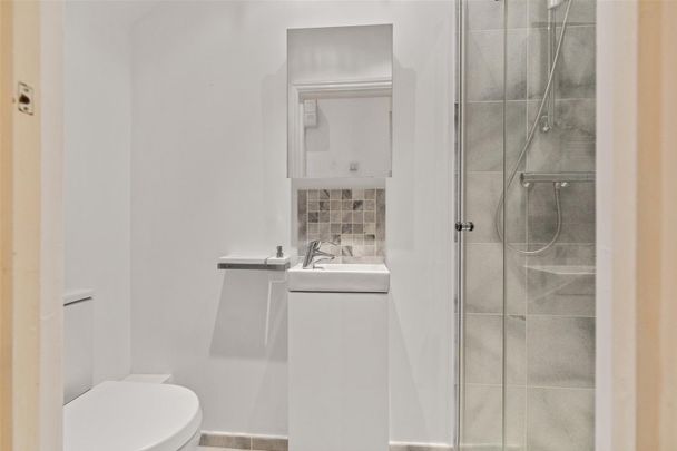 Greencroft Gardens, South Hampstead, London - Photo 1